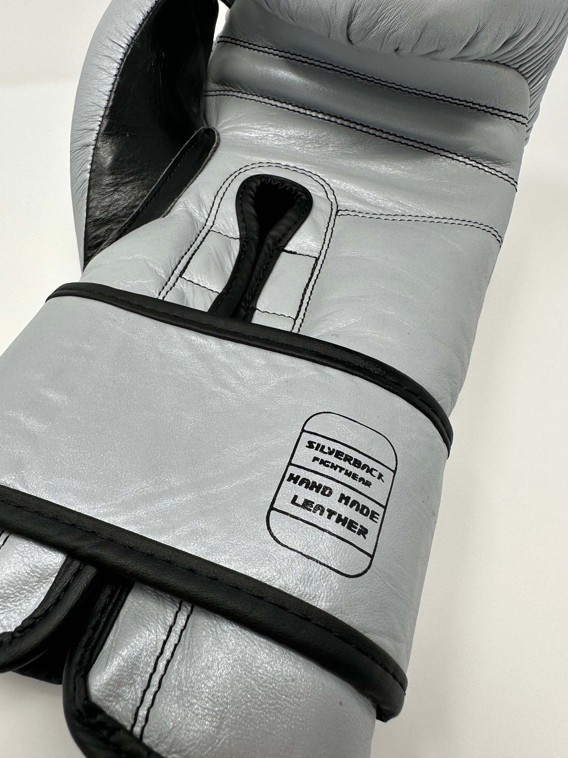 GANTS DE BOXE SILVERBACK - TM-200 - Argent – Silverback Fightwear